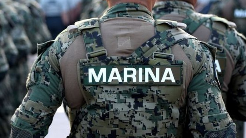 Venden marinos uniformes al crimen organizado