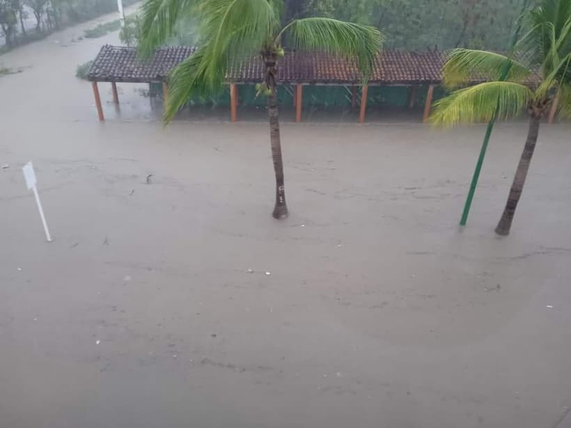 Lluvias provocan inundaciones en Zihuatanejo