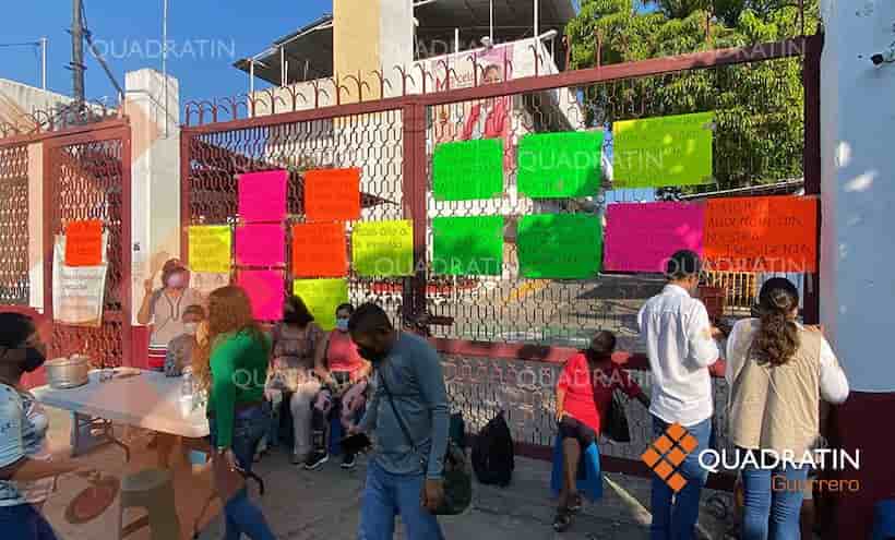 Toman oficinas del DIF Acapulco; exigen ex trabajadores reinstalación