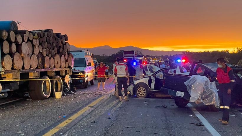 Identifican a cinco fallecidos en accidente sobre la Acapulco-Zihuatanejo