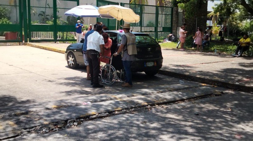Brindan municipales seguridad a pensionados en Acapulco
