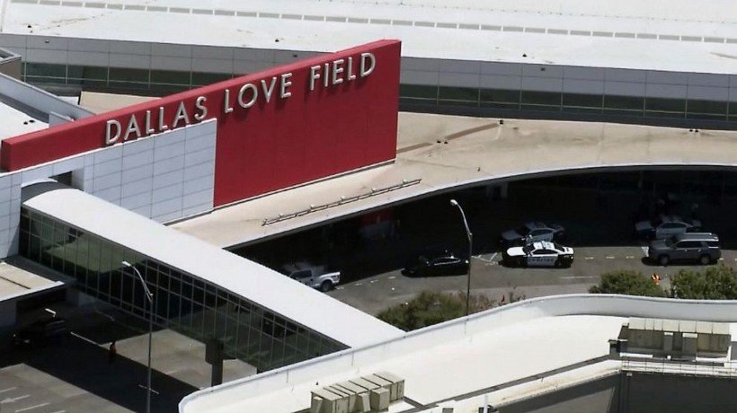 Detienen a mujer que disparó en aeropuerto de Dallas, Texas