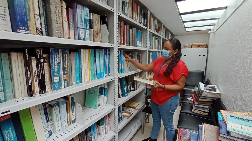 Tiene IMSS Guerrero biblioteca con más de mil 200 libros de medicina