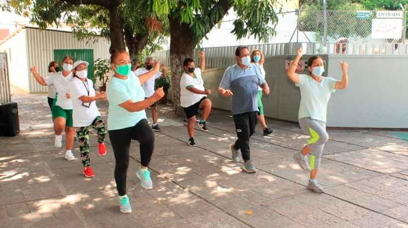 Pacientes con enfermedades crónico-degenerativas del IMSS Guerrero culminan curso en CSS Acapulco