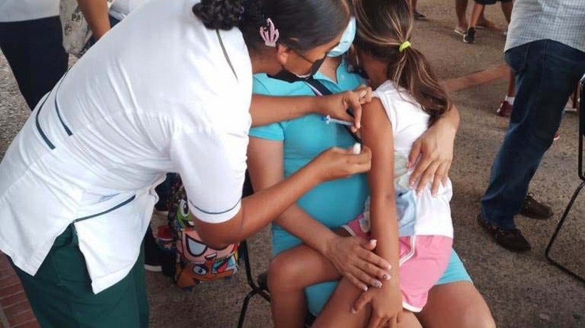 Participa IMSS Guerrero en vacunación Covid-19 de niños de 5 a 11 años