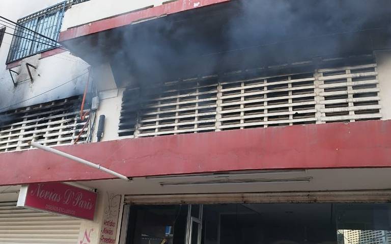 Se incendia bodega de vestidos de novia en Acapulco