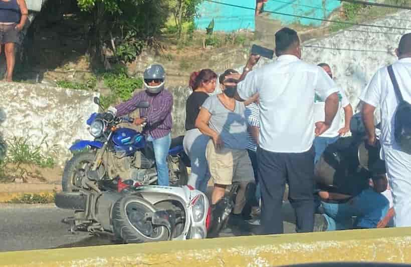 Arrolla urbanero a motociclista en La Tolva