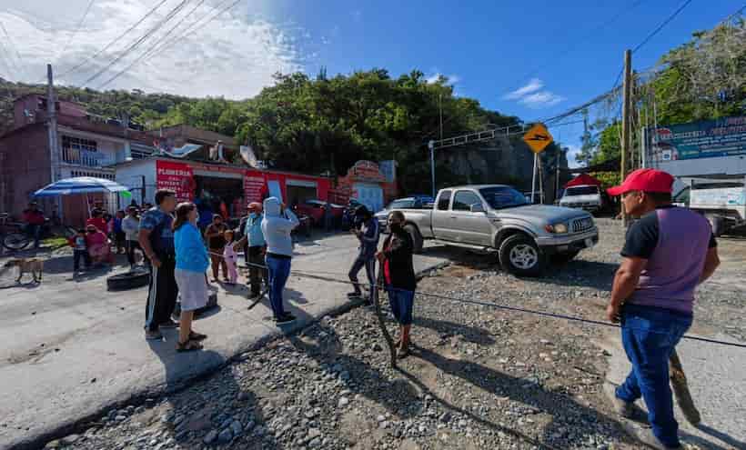 Otro bloqueo en Chilpancingo: Vecinos exigen obra de drenaje