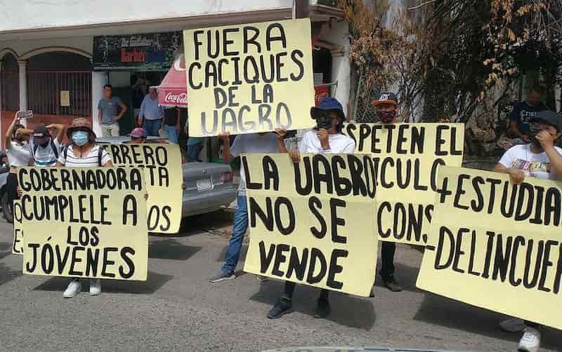 Con protesta en Zona Sur de la UAGro rechazados exigen espacios