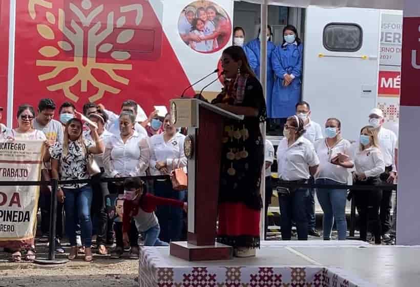 Supervisa Evelyn Salgado arranque de programa Caravanas de la Salud en Ometepec
