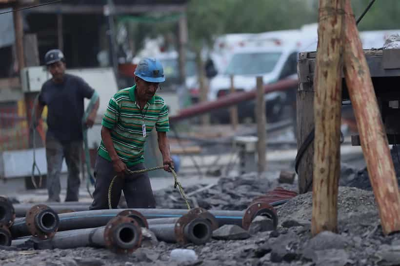 “Nuestra meta es rescatar a todos los mineros”: Protección Civil