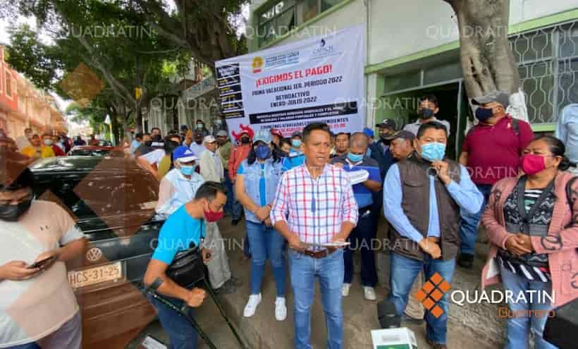 Con manifestación trabajadores de la CAPACH exigen pago de salarios