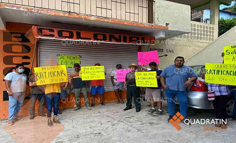 Protesta en la Jardín: Colonos rechazan nuevo oficial del Registro Civil