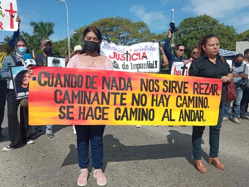 Protestan periodistas en Acapulco y Chilpancingo por asesinato de Fredid Román