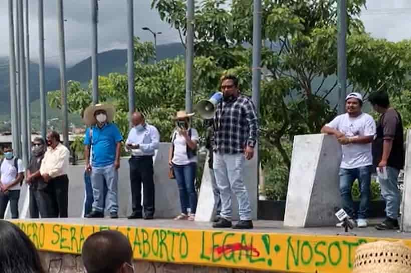 Protestan normalistas en Chilpancingo; exigen presentación con vida de los 43