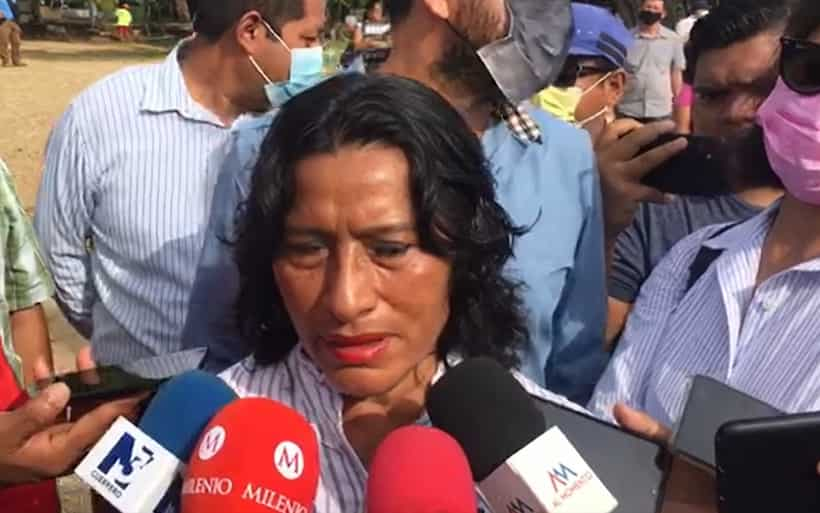 Visita Abelina López playas no aprobadas por Cofepris; exige apoyo de la federación