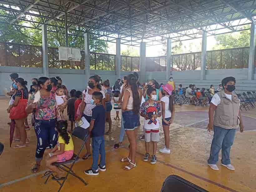 Registran gran afluencia durante último día de vacunación anticovid para niños en Acapulco