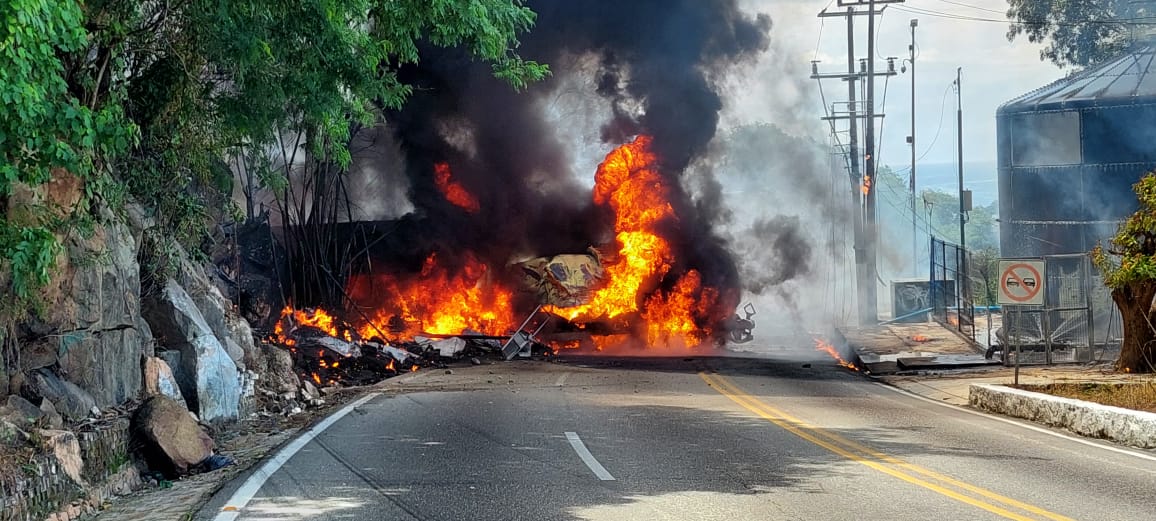 Confirman muerte de conductor de la pipa que explotó en Acapulco; falleció calcinado