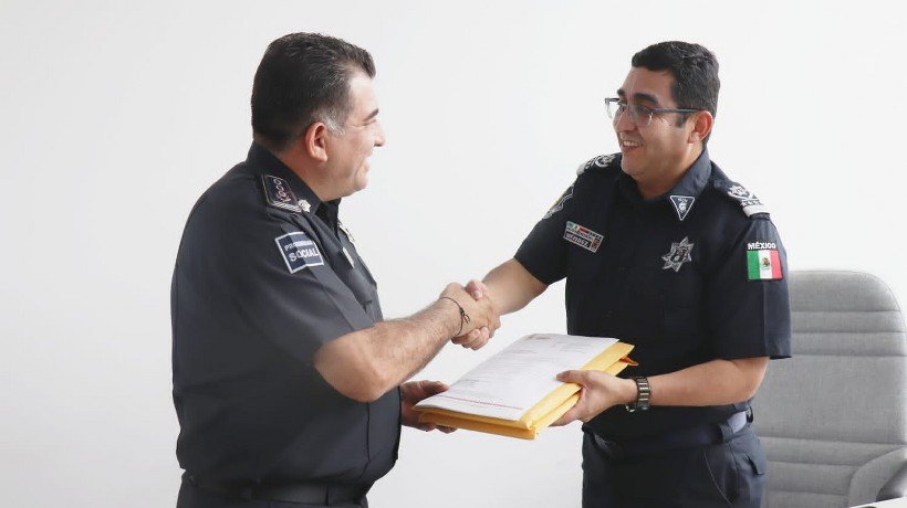 Entregan certificados a 358 policías municipales de Acapulco