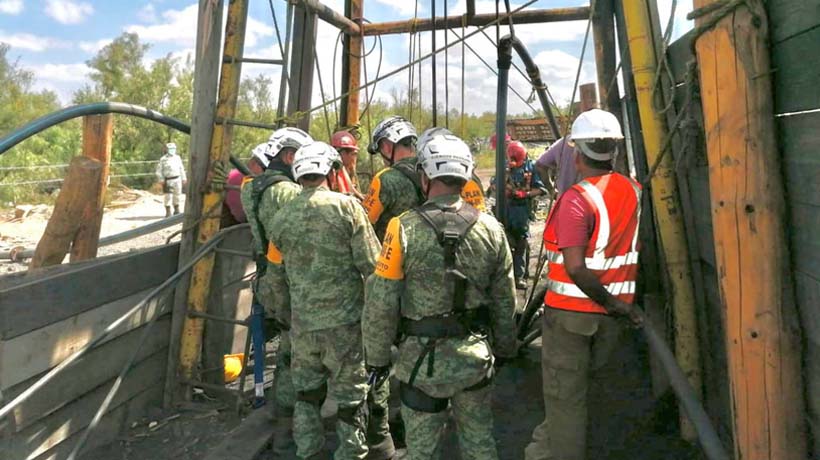 Buscan con dron submarino a mineros atrapados en Coahuila