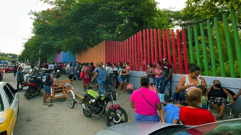 Empujones y acarreo en reposición de elección de Morena en Acapulco