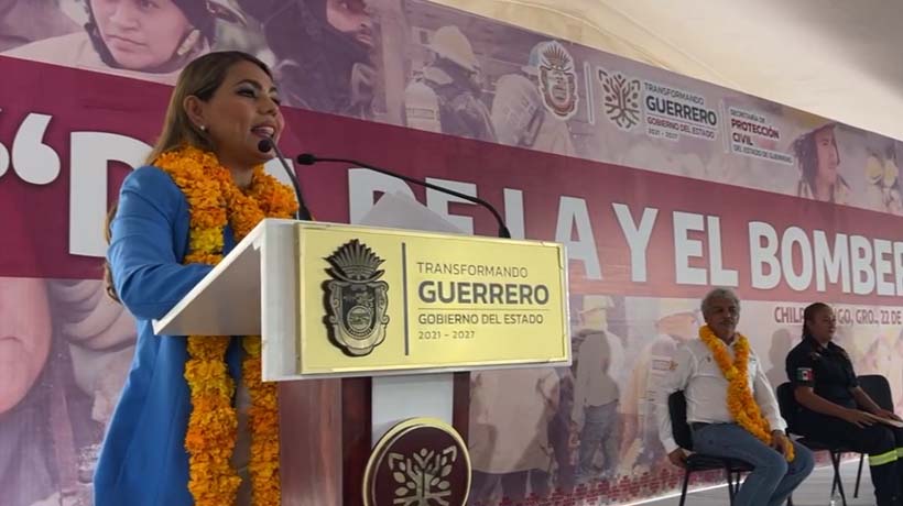“Desde diferentes trincheras, estamos trabajando”; festeja Evelyn Salgado a bomberos de Guerrero
