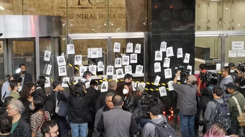 Tras asesinato de Fredid Román, protestan periodistas en la FGR