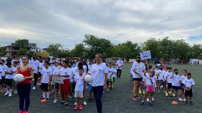 Inauguran curso de fútbol para niños en Renacimiento de Acapulco