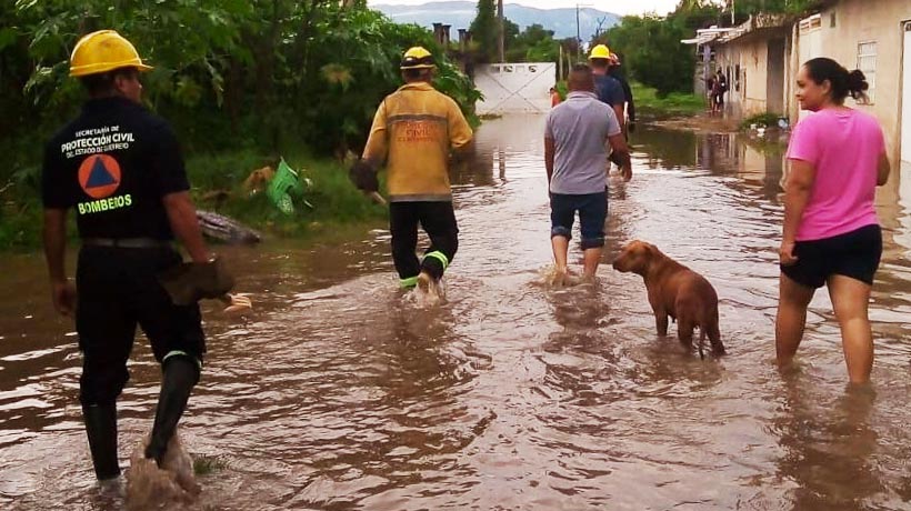 Se inundan 10 casas por fuertes lluvias en Pungarabato, Guerrero