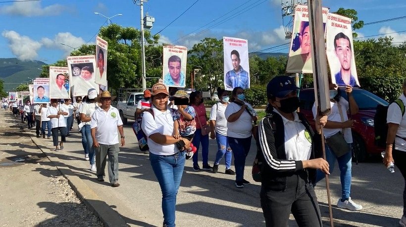 Buscan en Guerrero sólo a los 43 y no a otros desaparecidos, reprochan
