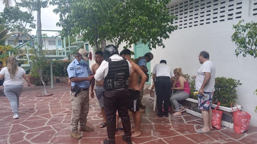 Auxilian municipales a menor accidentado en hotel de la Costera de Acapulco