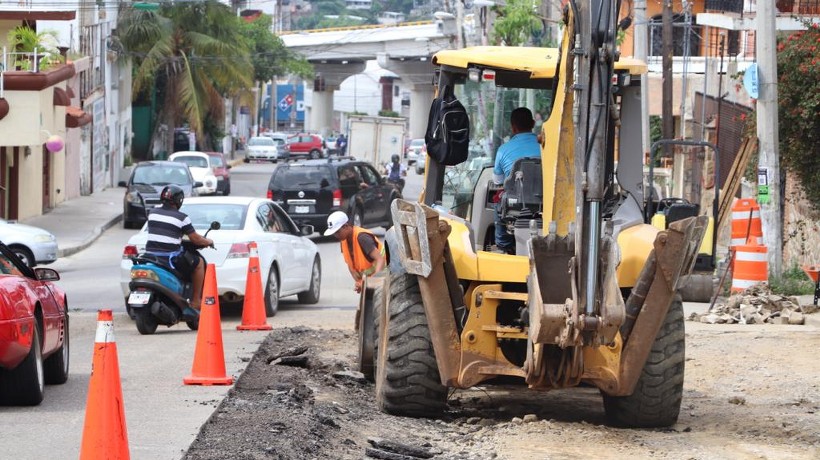 Avanza rehabilitación de concreto asfáltico en Acapulco