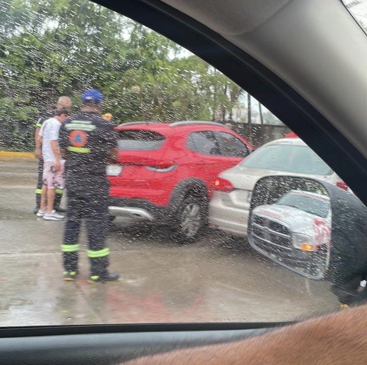 Choque vehicular deja como saldo dos personas lesionadas en Acapulco