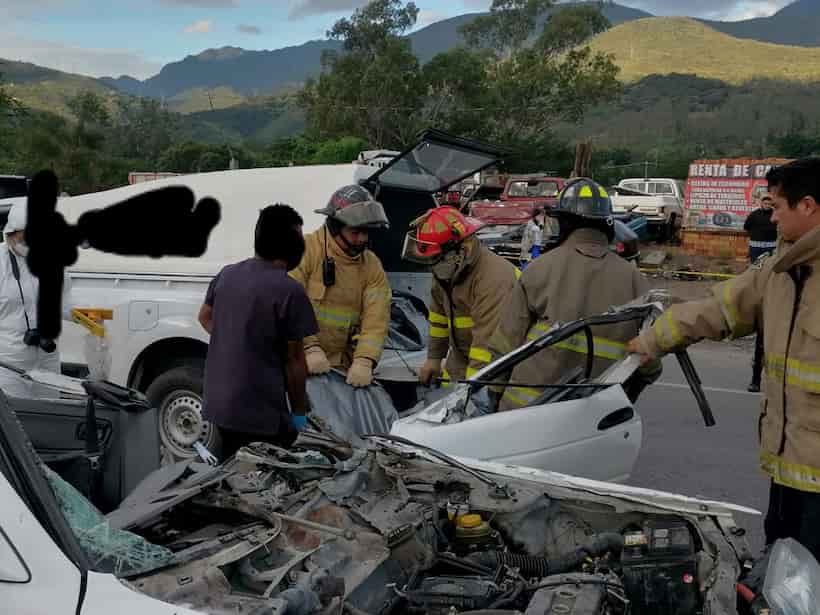 Mueren dos personas tras accidente automovilístico en Petaquillas