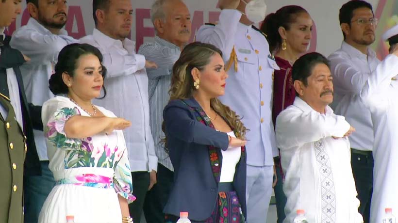 Encabeza Evelyn Salgado desfile cívico-militar en Chilpancingo