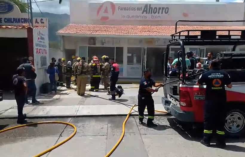 Se incendia local de Farmacias del Ahorro en Chilpancingo