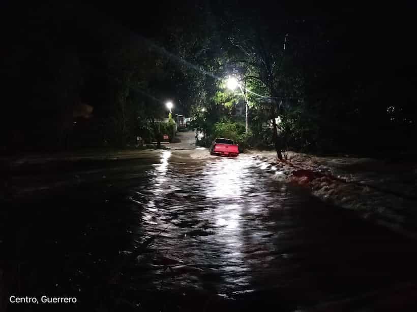 Fuertes lluvias dejan tres muertos en Acapulco, uno es menor de edad