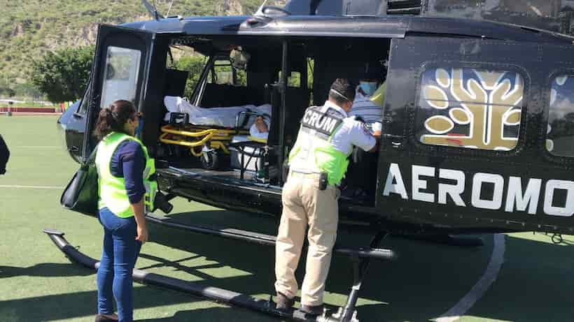 Trasladan vía aérea a dos pacientes de Tlapa a Acapulco