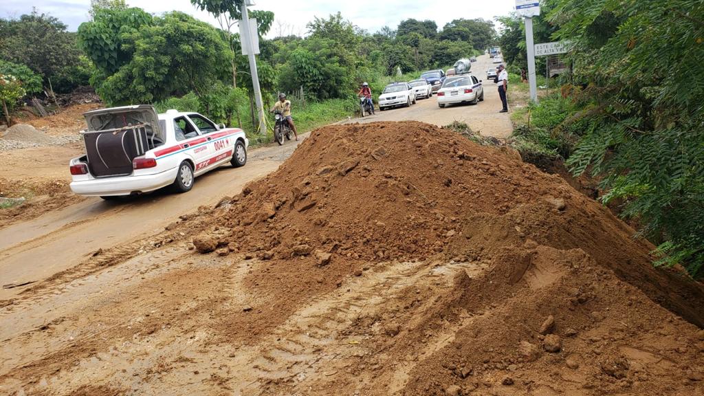 Reparan tramo carretero de Costa Chica afectado por Lester