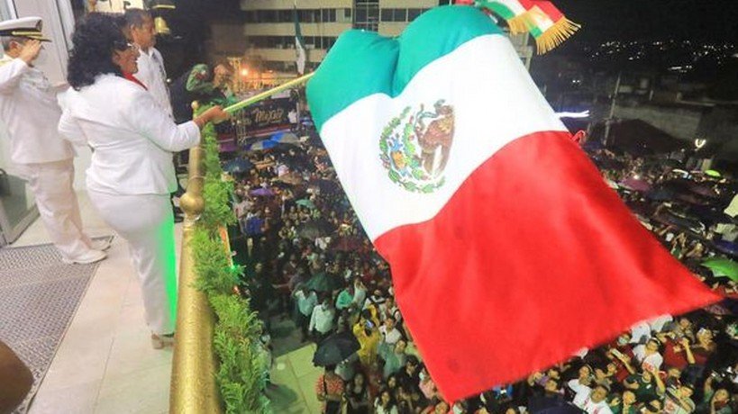 Da Abelina López el Grito de Independencia en Acapulco