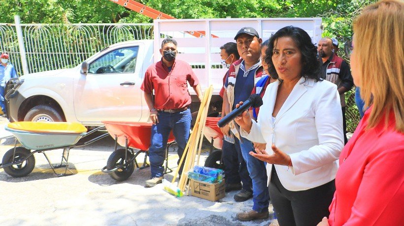 Entregan camioneta y herramientas a Servicios Públicos de Acapulco