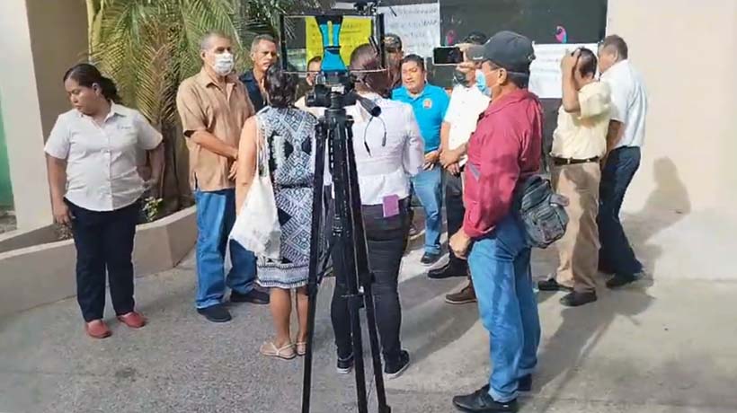 Protestan trabajadores del Parque Papagayo; quieren fuera a la directora