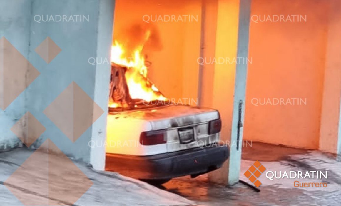Incendian vehículo dentro de vivienda en Chilpancingo