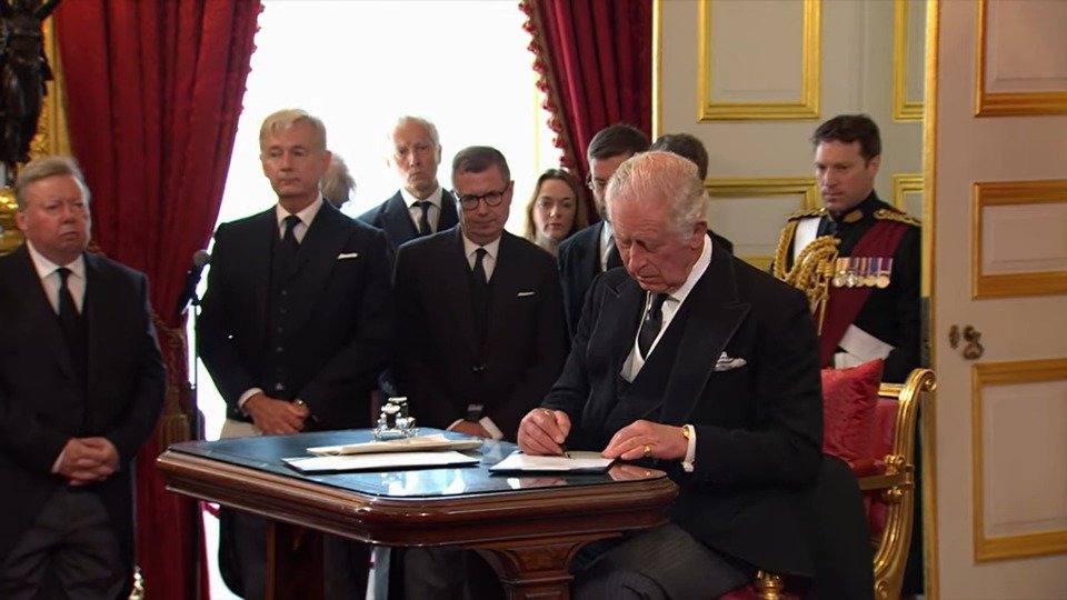 ¡Ya es oficial! Carlos III es el nuevo rey de Reino Unido
