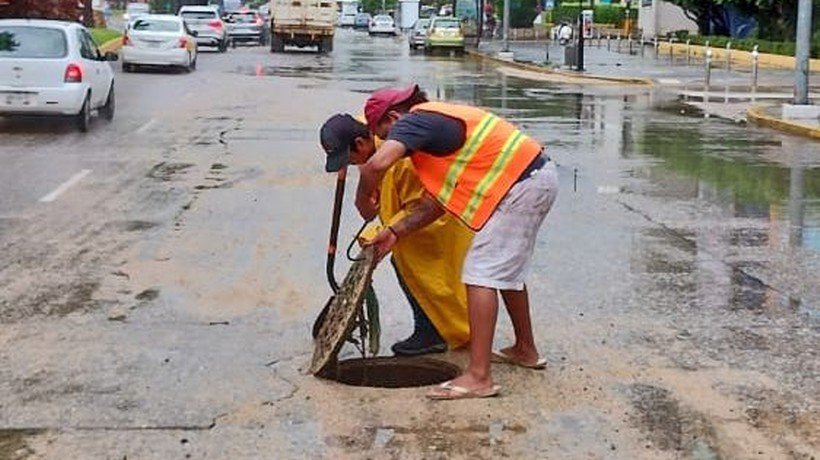 Tras paso de ‘Kay’, buscan evitar aguas negras en playas de Acapulco