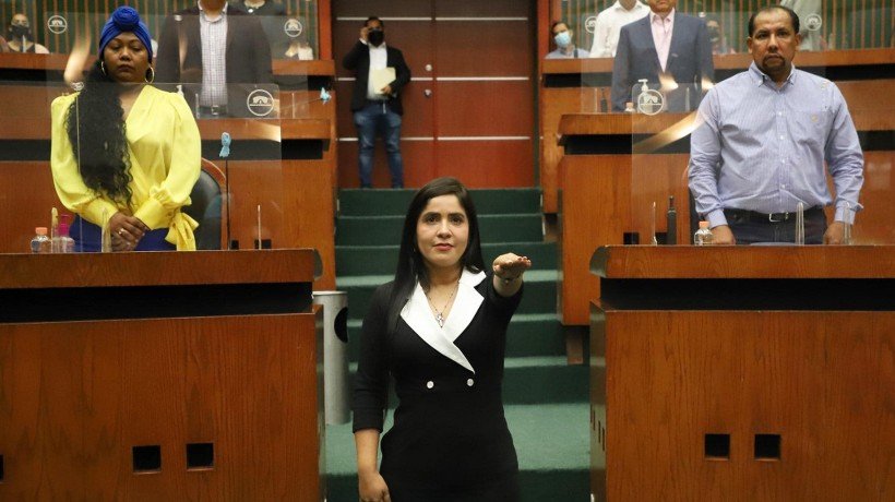 Nombran a Yoloczin Domínguez líder de Morena en el Congreso de Guerrero