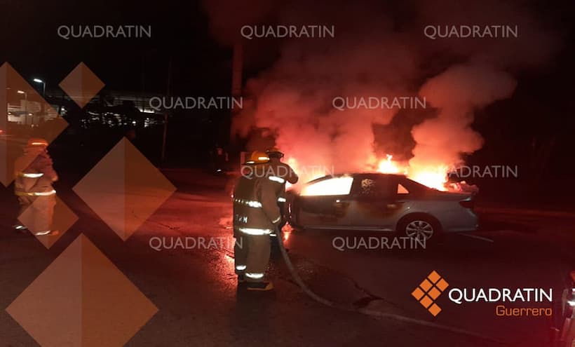 Choque en Diamante: Se estrellaron dos autos y uno terminó incendiado