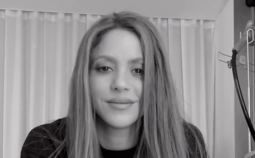 Comparte Shakira fragmento de una nueva canción; sus fans estallan contra Piqué