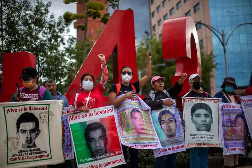 Es posible reactivar 21 órdenes de aprehensión por Caso Ayotzinapa: AMLO