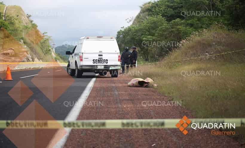 Encuentran cuerpo envuelto en un petate en Viaducto Diamante